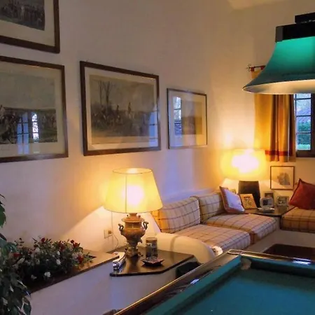 Solcio Sleeps 6 Air Con Wifi Villa