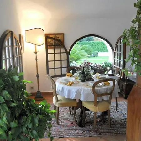 Solcio Sleeps 6 Air Con Wifi Villa
