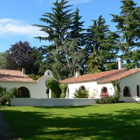 Solcio Sleeps 6 Air Con Wifi Villa *