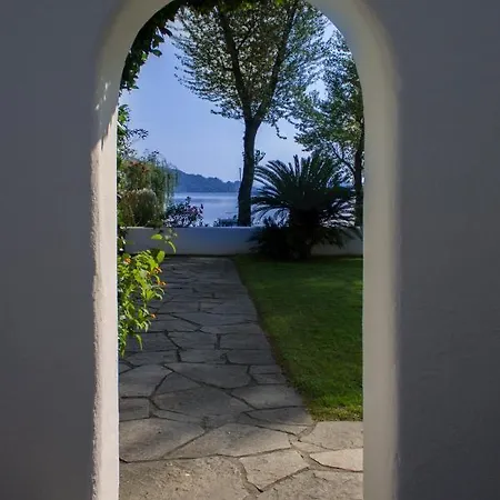 Solcio Sleeps 6 Air Con Wifi Villa